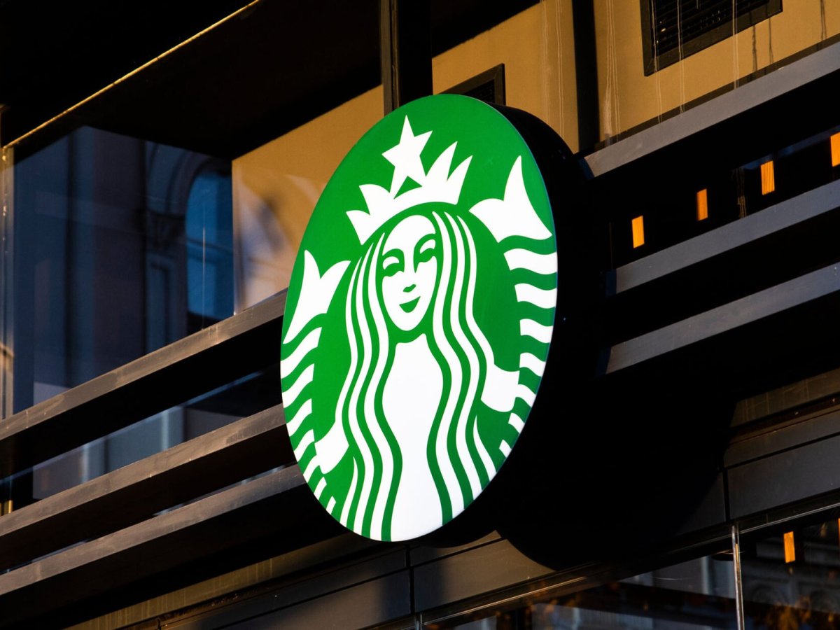 The CEO That Cost Starbucks $32 Billion: Leadership Case&nbsp;Study